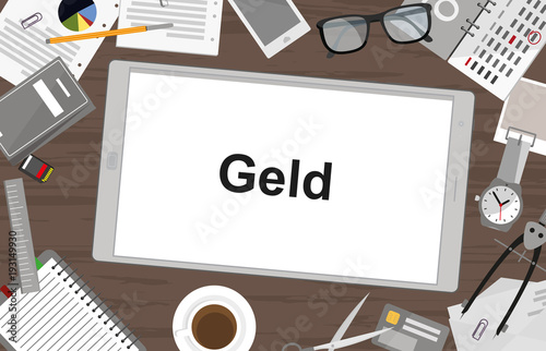 Schreibtisch mit Tablet - Geld