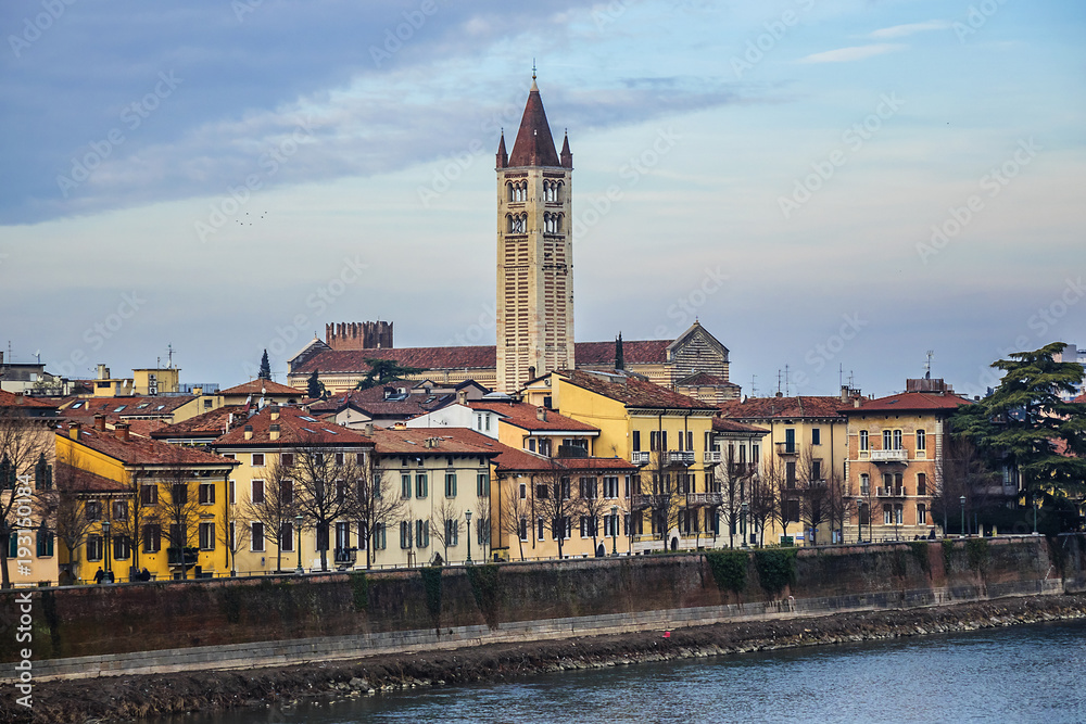 Obraz premium Beautiful panorama of Adige River waterfront in Verona, Italy.
