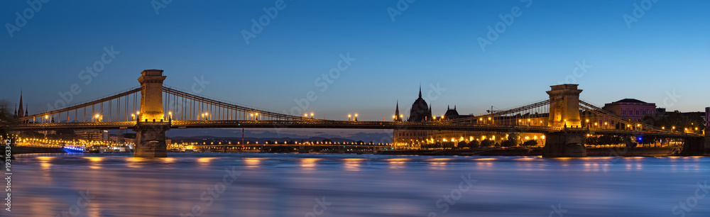 Chain bridge in Budapest night view
