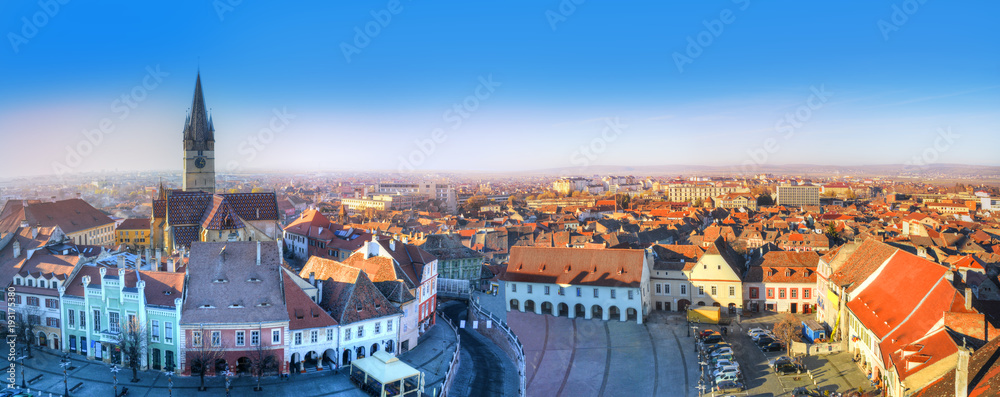 Obraz premium Cityscape of Sibiu, historic architecture of Lutheran cathedral and urban skyline in Transylvania, Romania