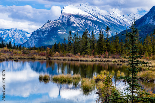 Fototapeta Naklejka Na Ścianę i Meble -  Vermillion Lakes, Banff National Park, Alberta, Canada