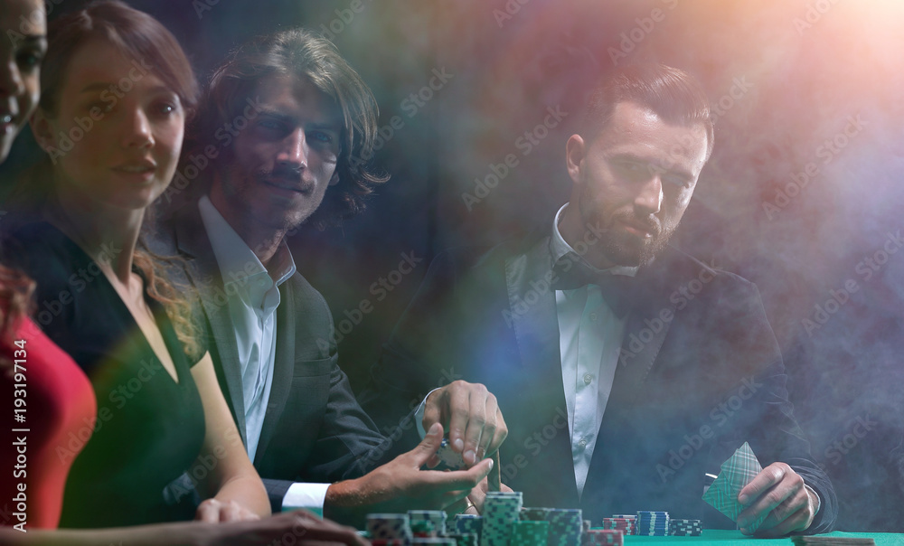 Fototapeta premium Men and woman talking at craps game in casino