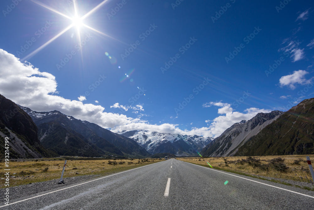 Naklejka premium Sun flare on the road to Mt Cook Village, New Zealand