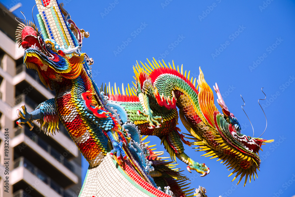 China's religious beliefs, the temple's roof with the transfer of decoration, inlaid craft dragon China's religious beliefs, the temple's roof with the transfer of decoration, inlaid craft dragon
