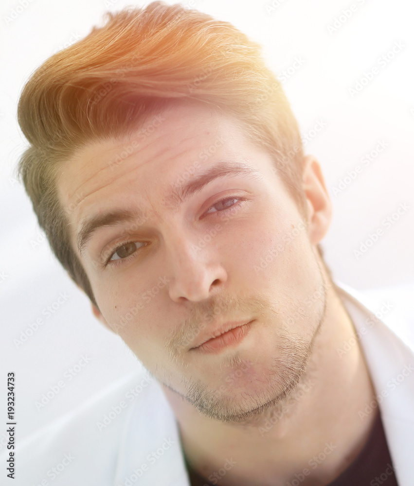 Obraz premium Intense man close up portrait