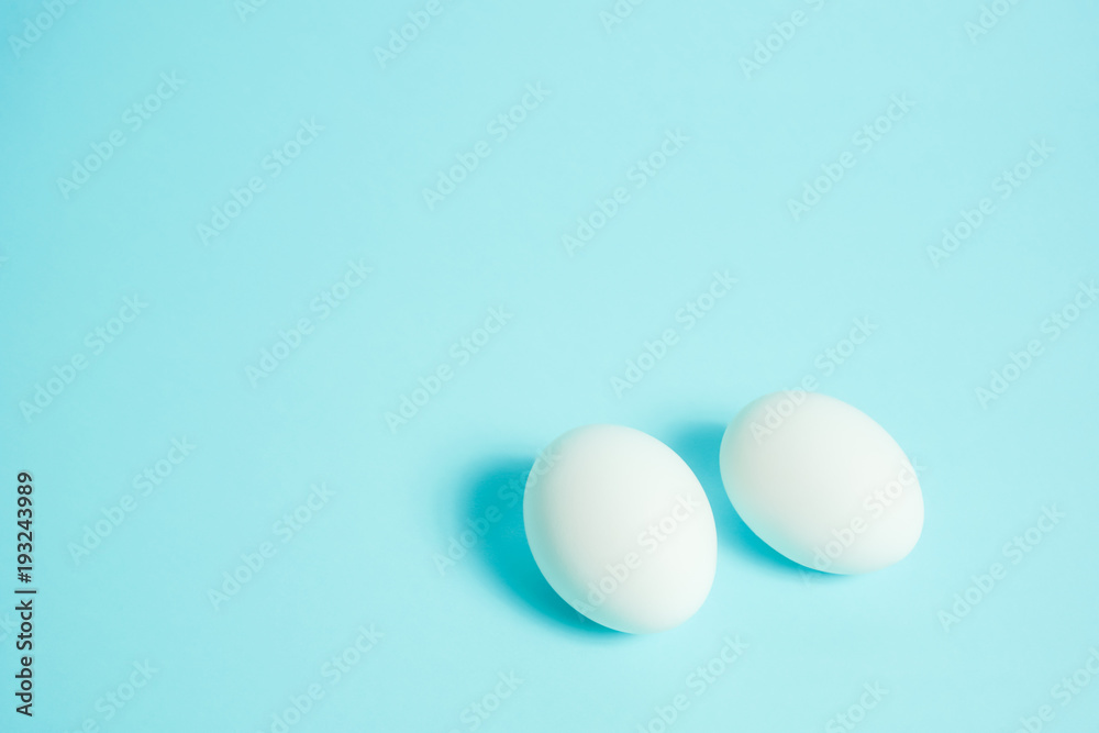 egg   シンプル素材　卵　水色背景