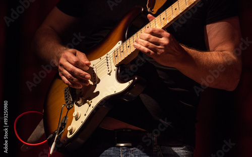 Gittare auf der Bühne