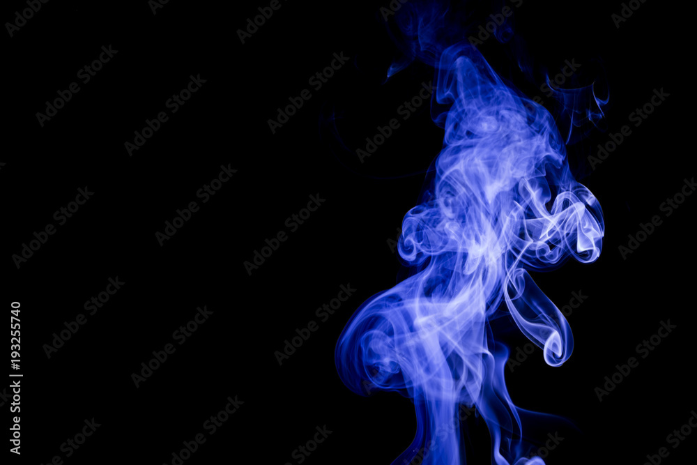 Obraz premium Blue smoke on black background