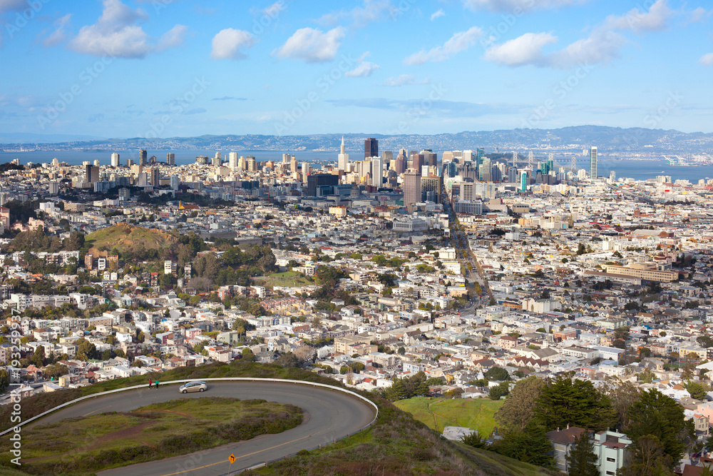 Panoramic view of San Francisco from Twin Peaks park, California, USA
