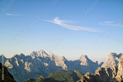 Blick von Norden auf die Gipfel der Marmarole-Gruppe und den Antelao, Alpen, Italien photo