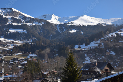 Pics enneigés à Lenk dans l'Oberland bernois en Suisse