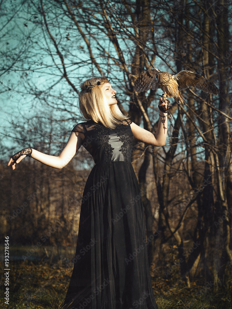 Blondie Model is posing with the Owl Blondie Model is posing with the Owl