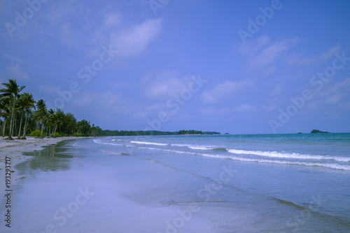 Fototapeta Naklejka Na Ścianę i Meble -  Blue sky and Beach Wonderfull Bintan Island