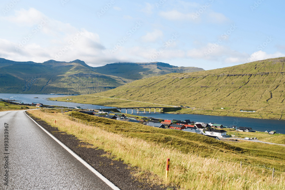 Fototapeta premium Road to Bridge