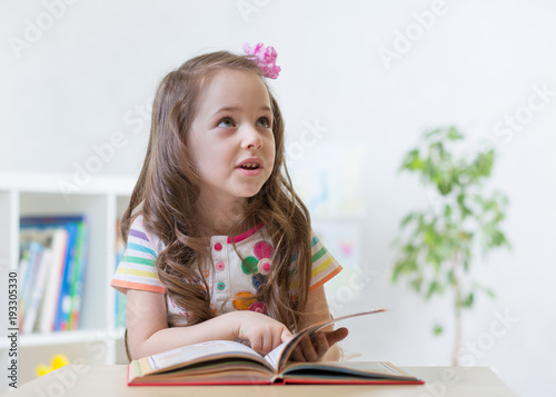 Preschooler smart child rea...