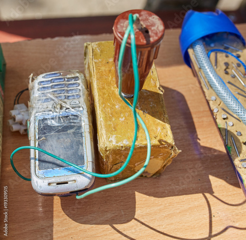 Slika na platnu Disguised explosives controlled by phone