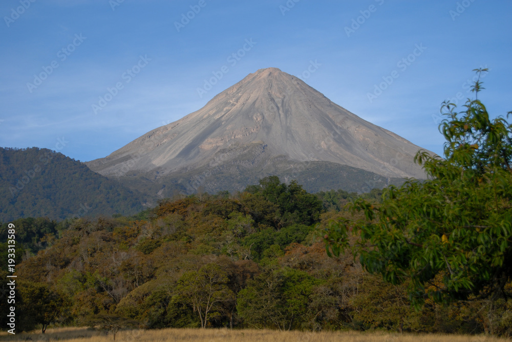 Fototapeta premium Volcán de fuego
