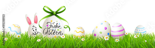 Frohe Ostern Grußkarte - Osterei mit Kalligraphie, Osterhase, bunt bemalten Ostereiern und Blumenwiese