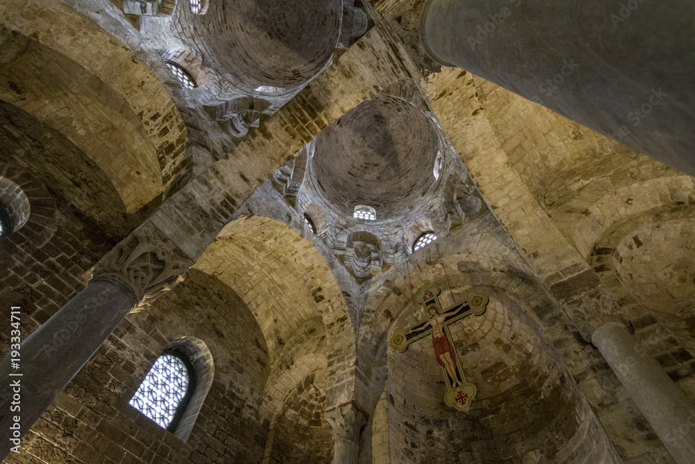 L'interno della chiesa di San Cataldo, città di Palermo IT	