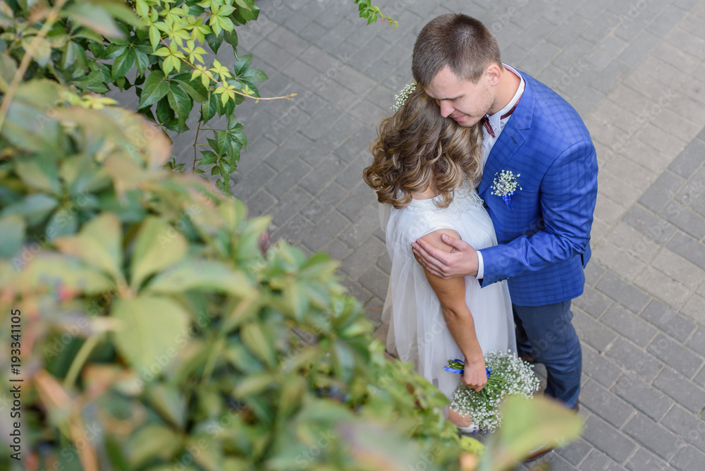 Obraz premium Happy bride and groom after wedding ceremony