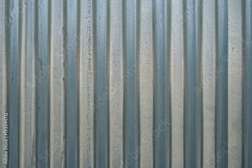Corrugated metallic slates for roofing, texture