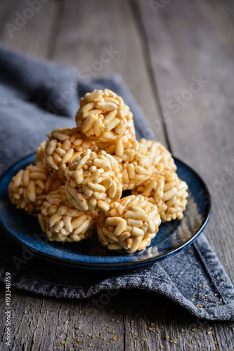 Puffed rice balls with caramel