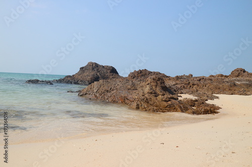 fels am meer sandstrand traumstrand beach