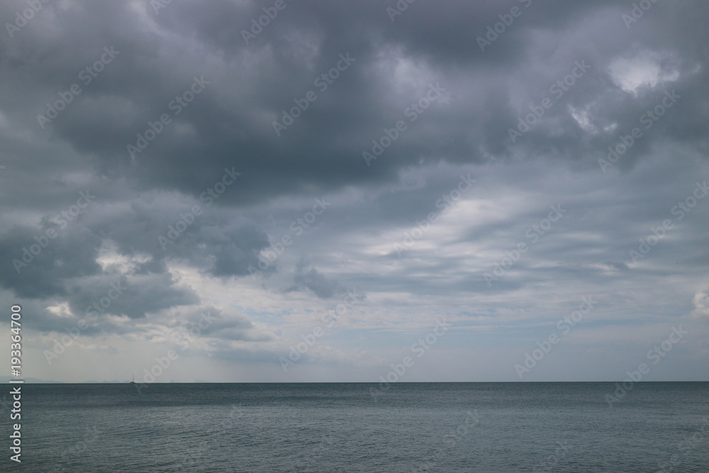 dunkler himmel am meer ocean