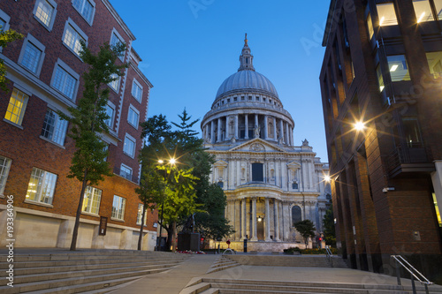 London - St. Paul cathedral - south facade at dusk.