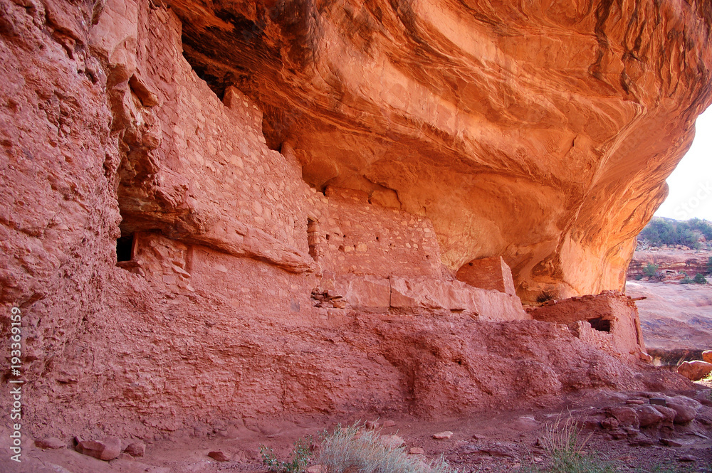 Ancient Anizazi ruins in canyon country in the desert of Southern Utah. Ancient Anizazi ruins in canyon country in the desert of Southern Utah.