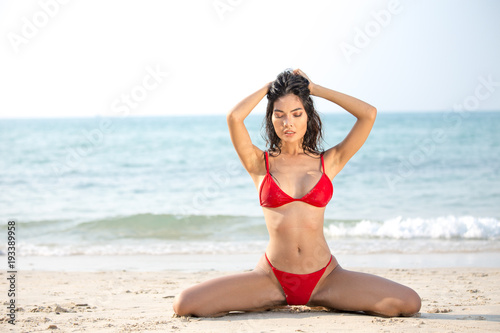 Beautiful asian woman posing at the the ocean. © Bavorndej