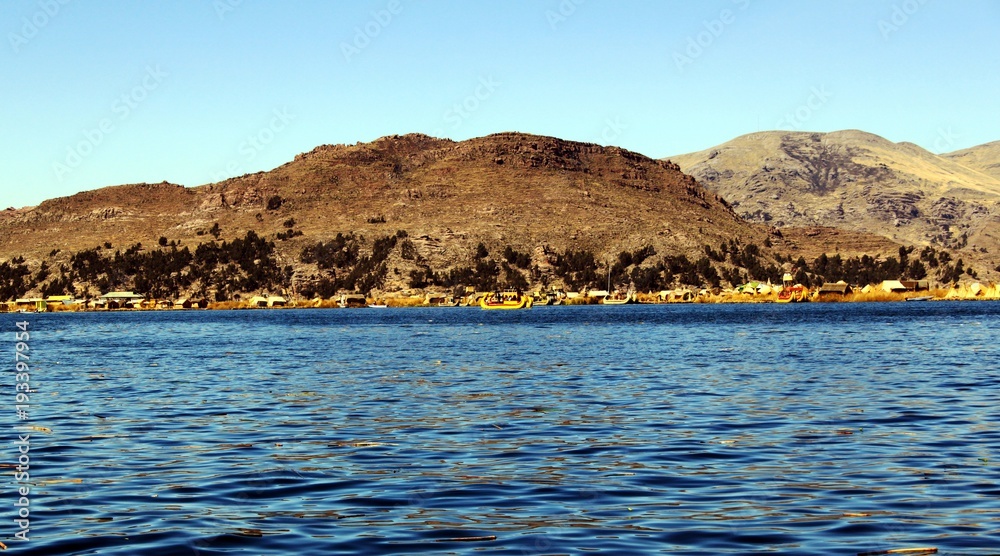 Schilfinseln der Uros Indianer im Titicacasee