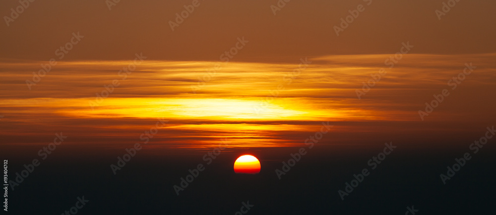 Obraz premium Sunrise in the morning and orange sky