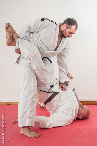 Quadro su tela Brazilian jiu-jitsu training demonstration in traditional kimono