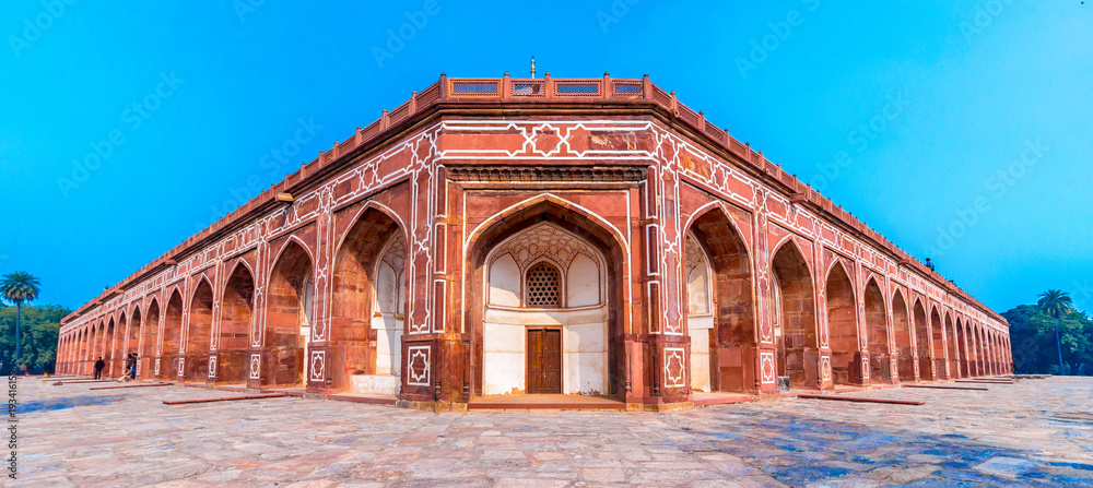 Panoramic views of the first garden-tomb on the Indian subcontinent. The Tomb is an excellent example of Persian architecture. Located in the Nizamuddin East area of Delhi, India.