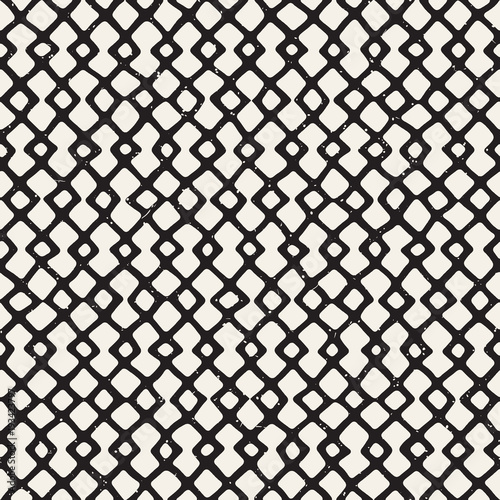 Hand drawn style seamless pattern. Abstract geometric tiling background in black and white. Vector doodle line lattice