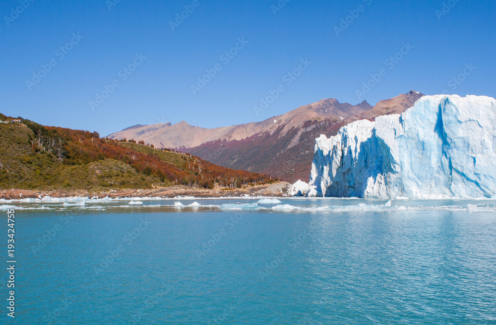 Obraz premium Glacier and moutains