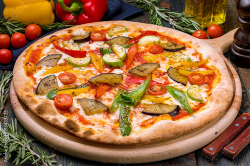 Schilderij op canvas Pizza with vegetables vegetarian