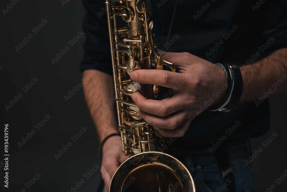 Obraz premium cropped shot of jazz musician playing saxophone