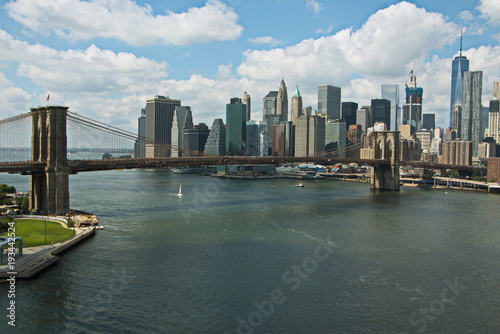 Fototapeta Naklejka Na Ścianę i Meble -  Brooklyn Bridge and Skyline of New York
