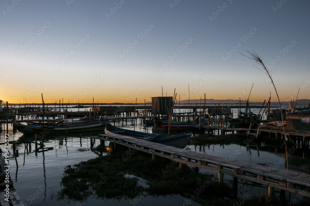 Fototapeta premium Cais palafítico na Carrasqueira em Portugal