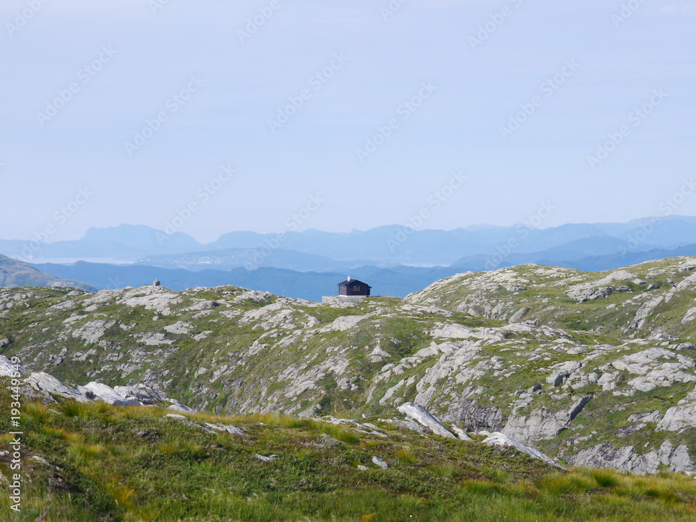 la maison perché sur la montagne