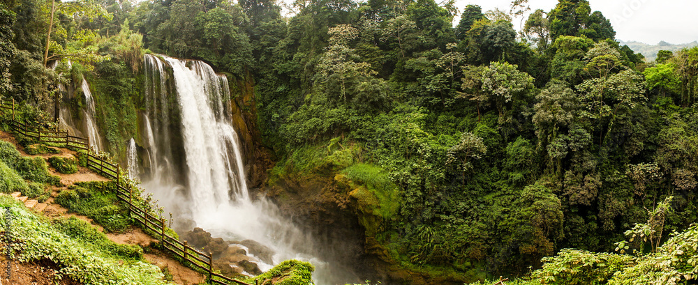Pulhapanzak Waterfall in Honduras. - obrazy, fototapety, plakaty 