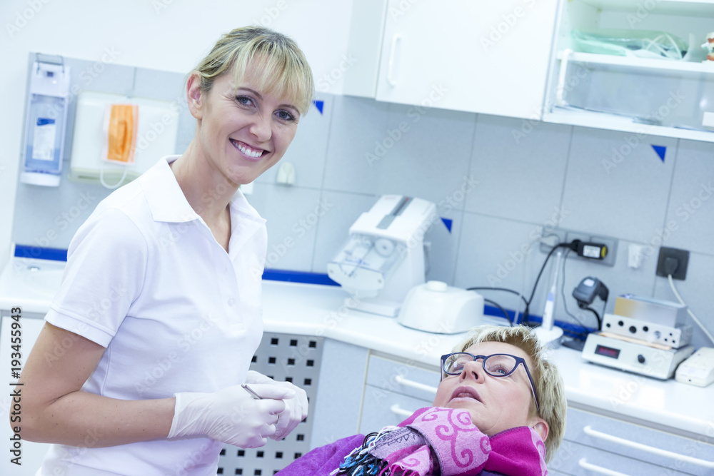 The dentist treats the patient's teeth The dentist treats the patient's teeth