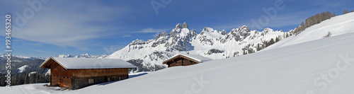 Winterpanorama auf der Sulzenalm mit dem Gosaukamm im Salzburger Land