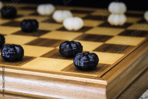 Tableau sur toile gioco della dama con caramelle al posto delle pedine