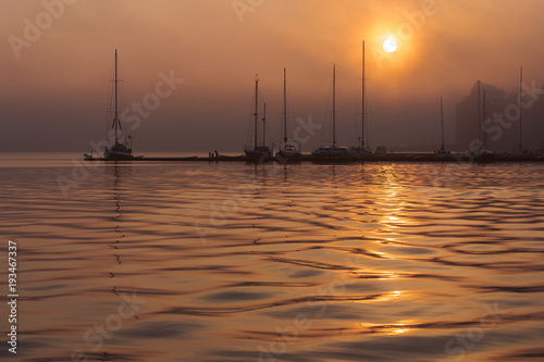 Sonnenaufgang im Stadthafen von Rostock