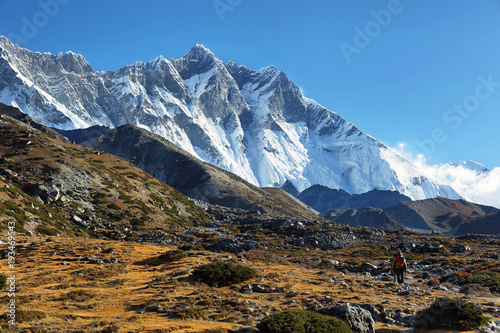 Fototapeta Naklejka Na Ścianę i Meble -  Nuptse and Lhotse peaks views