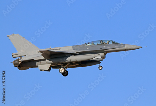 F-16D Viper during landing