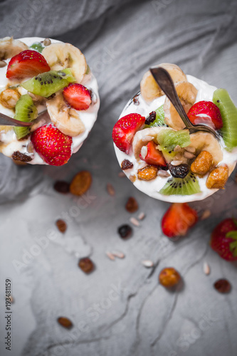 Nutrition Yoghurt fruit dessert strawberries banana kiwi raisins sunflower seeds oatmeal walnuts caramel